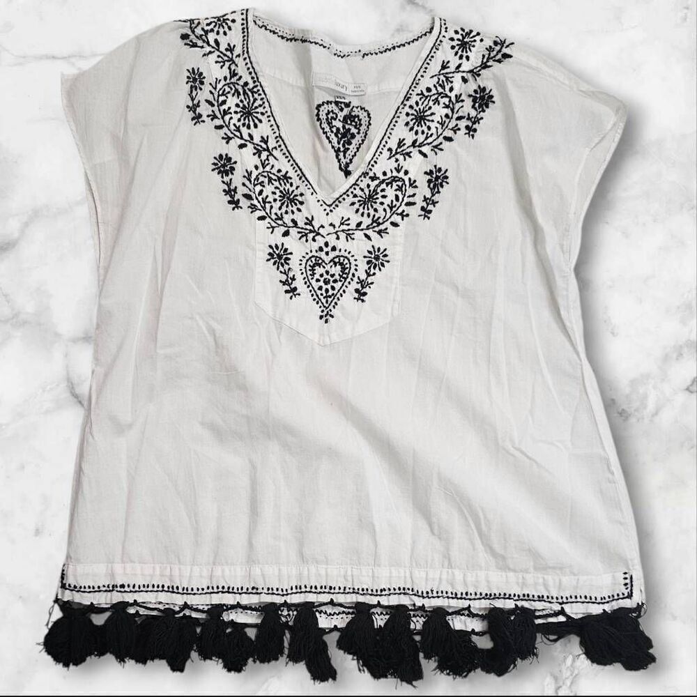 Subtle Luxury White XS Embroidered Short Sleeve